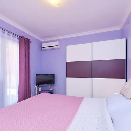 Dina * Mali Lošinj